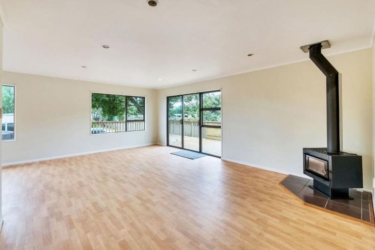 Photo of property in 12 Cemetery Road, Waiuku, 2123