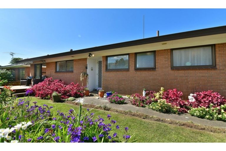 Photo of property in 63 Centreway Road, Orewa, 0931