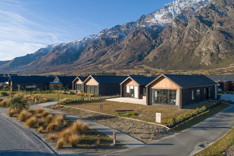 Photo of property in 19 Glenfiddich Road, Jacks Point, Queenstown, 9371