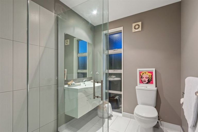 Photo of property in 128a Holly Road, St Albans, Christchurch, 8014