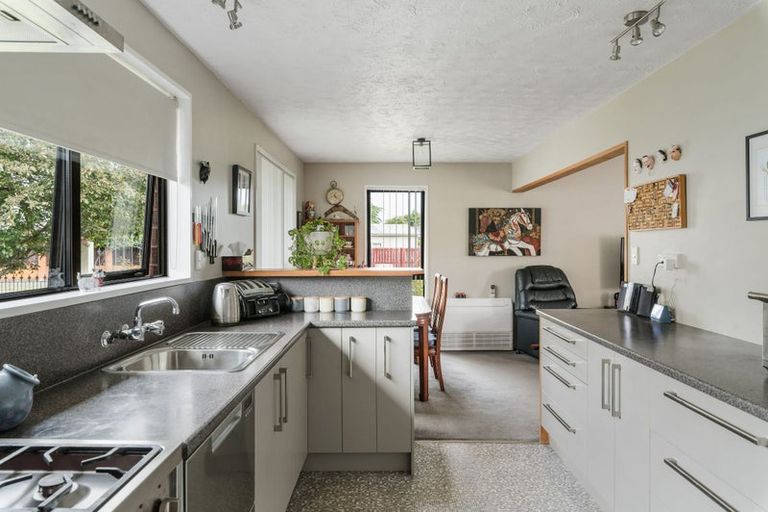 Photo of property in 23 Momorangi Crescent, Redwood, Christchurch, 8051