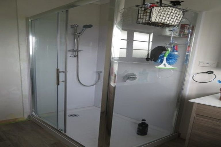 Photo of property in 15 Beihlers Road, Weymouth, Auckland, 2103