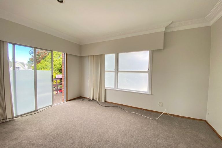 Photo of property in 38 Beaubank Road, Kelston, Auckland, 0602