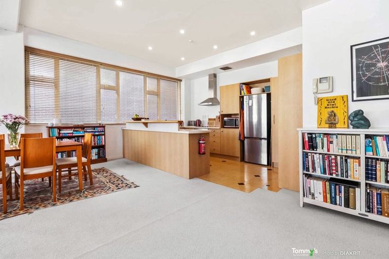 Photo of property in De Vere Apartments, 12/23 Tennyson Street, Te Aro, Wellington, 6011