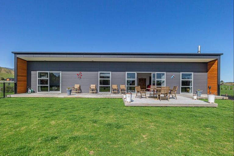 Photo of property in 116 Gladstone Road, Levin, 5571