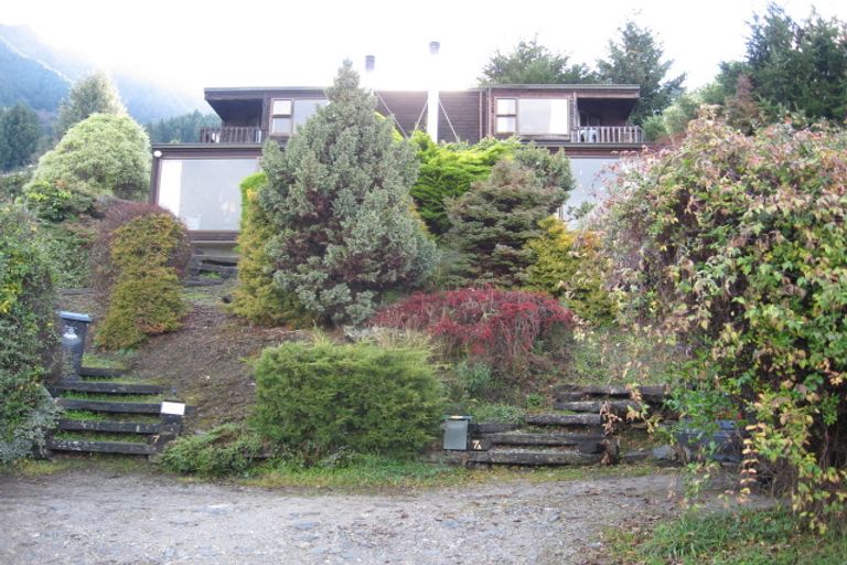 Photo of property in 7a Cameron Place, Fernhill, Queenstown, 9300