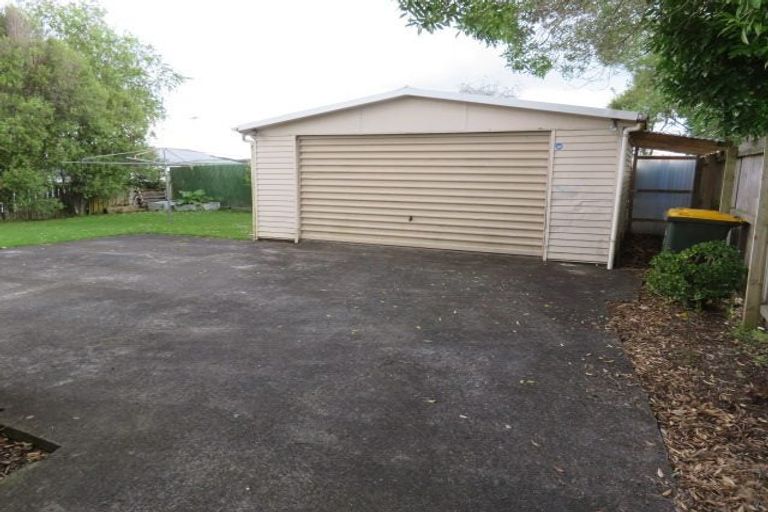 Photo of property in 15 Beihlers Road, Weymouth, Auckland, 2103
