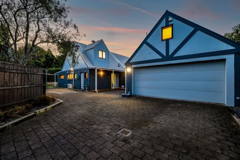 Photo of property in 76a Paynters Avenue, Strandon, New Plymouth, 4312