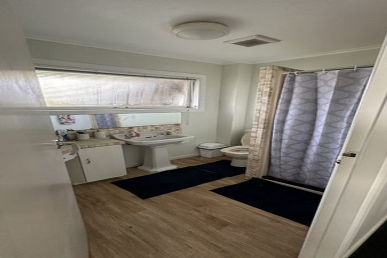 Photo of property in 1/177 Glenfield Road, Hillcrest, Auckland, 0627