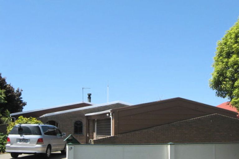 Photo of property in 19 Sonning Place, Redwood, Christchurch, 8051