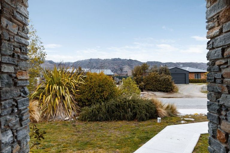 Photo of property in 13 Missy Crescent, Mount Pisa, Cromwell, 9383