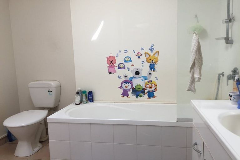 Photo of property in 6/18 Pannill Place, Oteha, Auckland, 0632