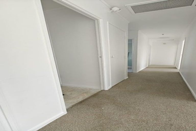 Photo of property in 6 Teviot Place, Totara Vale, Auckland, 0629