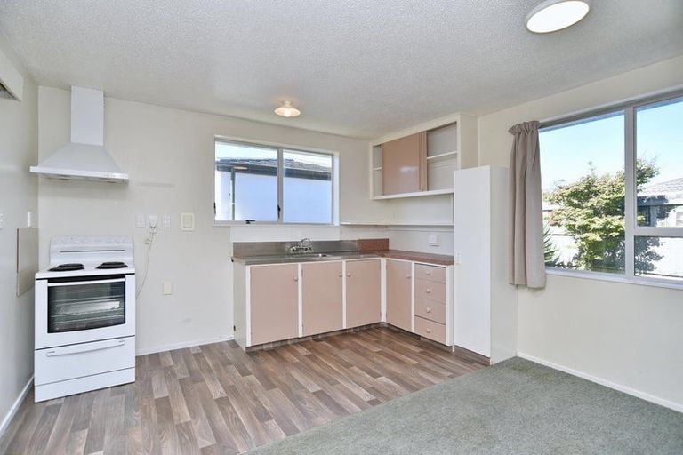 Photo of property in 2/5 Tamarisk Place, Parklands, Christchurch, 8083