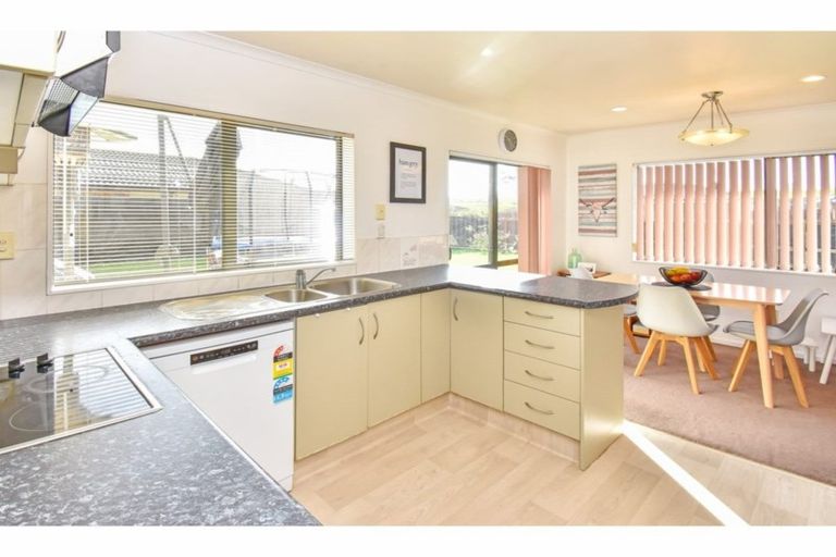 Photo of property in 9 Carn Place, Weymouth, Auckland, 2103