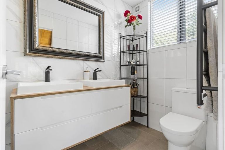 Photo of property in 9a Mirage Place, Beach Haven, Auckland, 0626