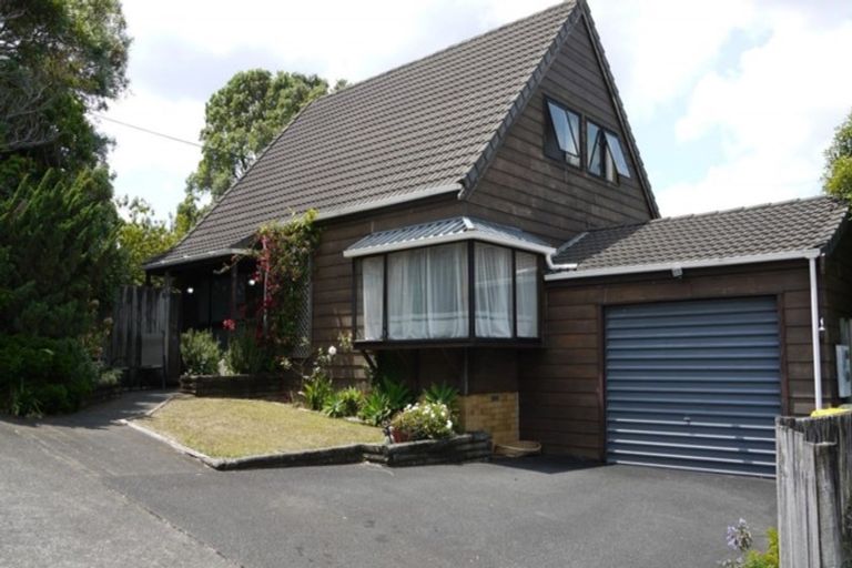 Photo of property in 1/406 East Coast Road, Sunnynook, Auckland, 0630
