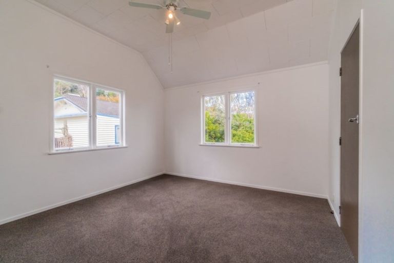 Photo of property in 2/19 Ridgemount Rise, Mangere Bridge, Auckland, 2022