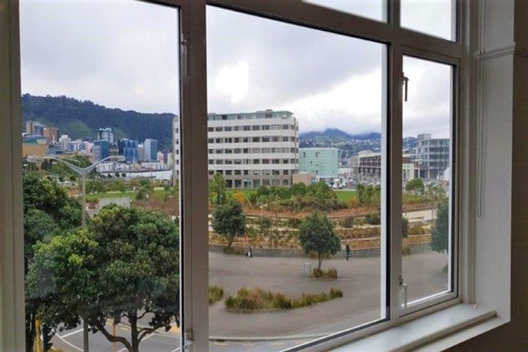 Photo of property in Fountain Court, 1/48 Oriental Parade, Oriental Bay, Wellington, 6011