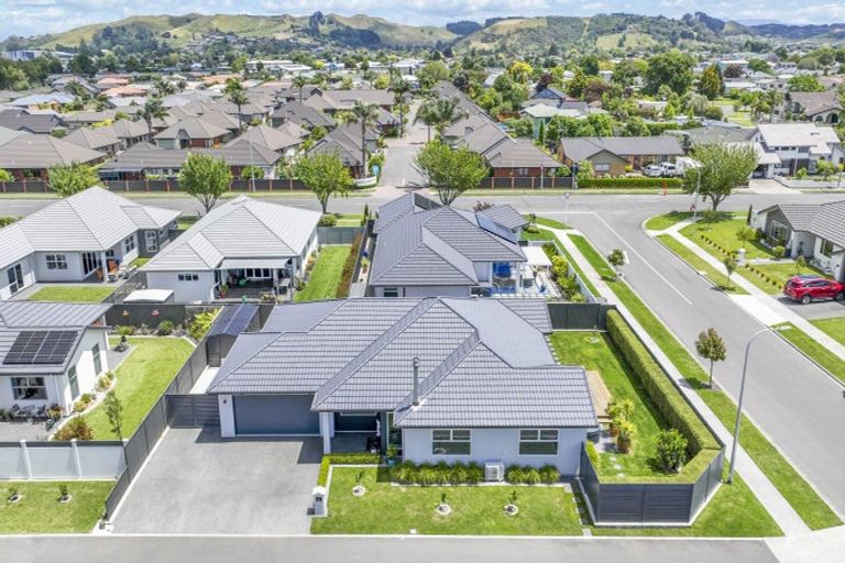 Photo of property in 4 Young Place, Taradale, Napier, 4112