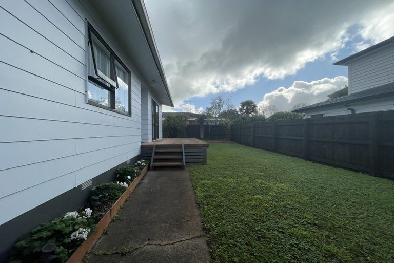 Photo of property in 1/94 Roberts Road, Te Atatu South, Auckland, 0610