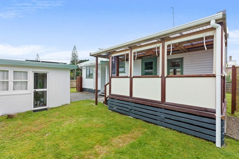 Photo of property in 3 Toi Street, Otaki Beach, Otaki, 5512