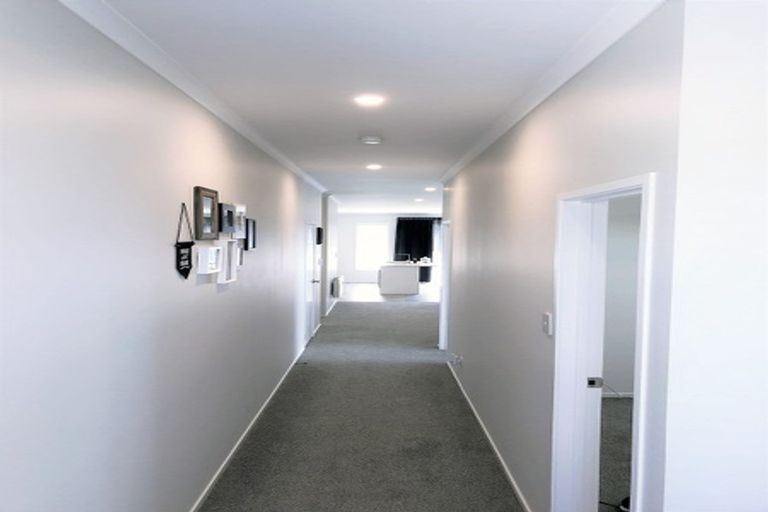 Photo of property in 2 Huarahi Pai Road, Huapai, Kumeu, 0810