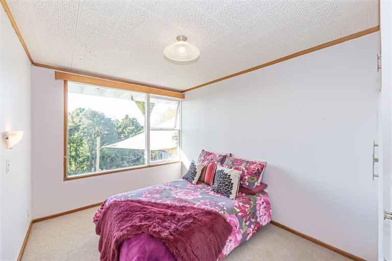 Photo of property in 181 Glenfield Road, Hillcrest, Auckland, 0627