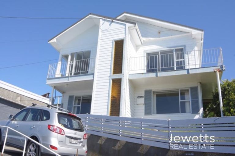 Photo of property in 29 Napier Street, Karaka Bays, Wellington, 6022