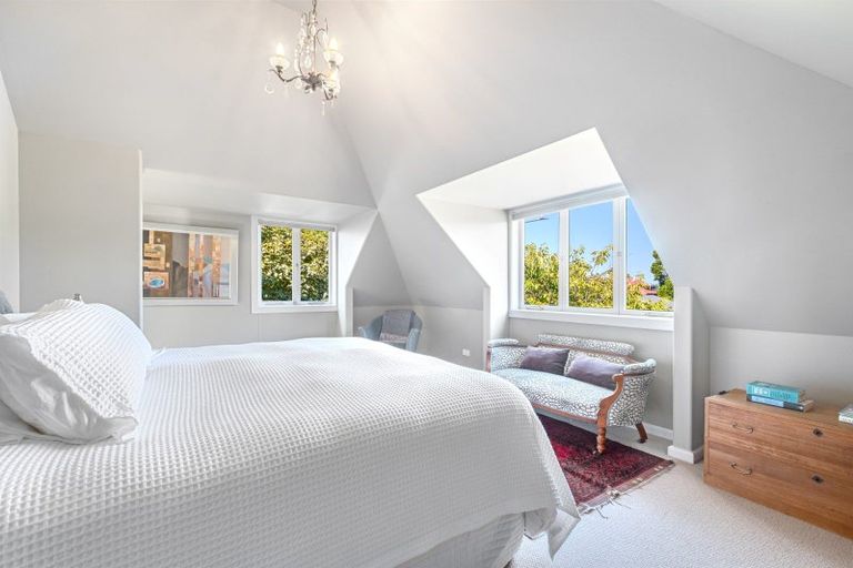 Photo of property in 247 Devonport Road, Tauranga, 3110