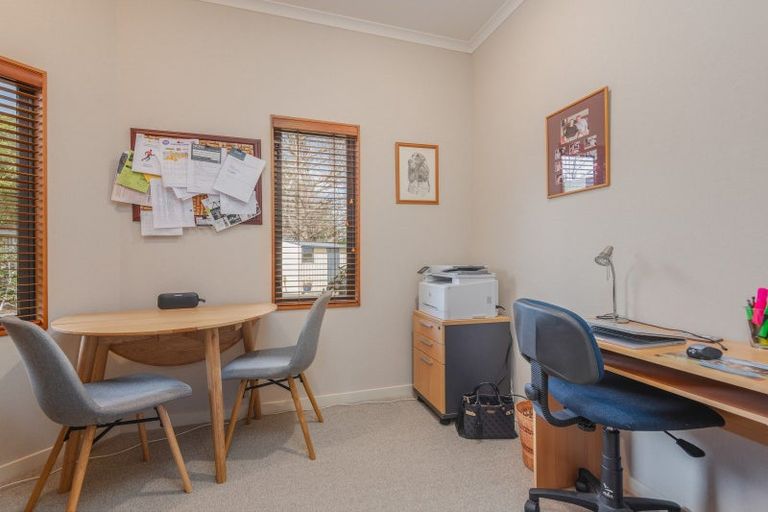 Photo of property in 33 Cashmere Drive, Fitzherbert, Palmerston North, 4410