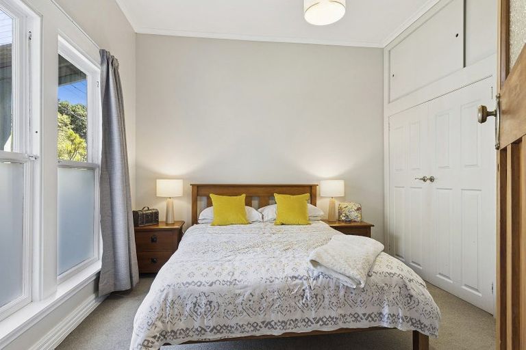 Photo of property in 33 Edinburgh Terrace, Berhampore, Wellington, 6023