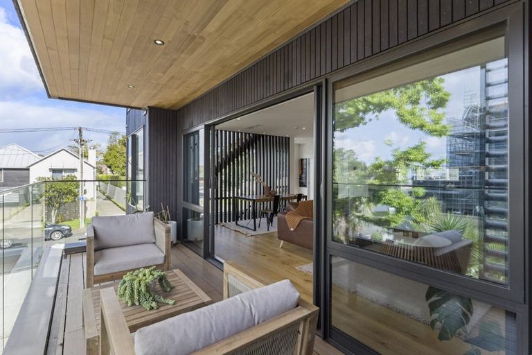 Photo of property in 5a Pierce Road, Milford, Auckland, 0620