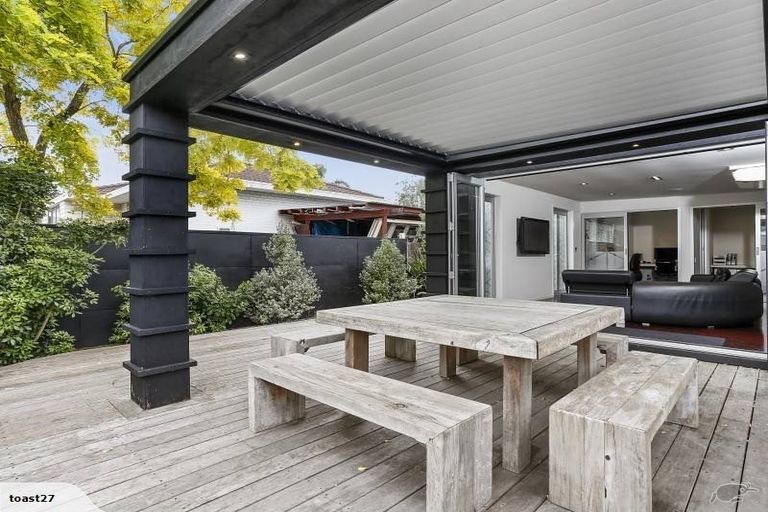 Photo of property in 2/27 Taharoto Road, Takapuna, Auckland, 0622