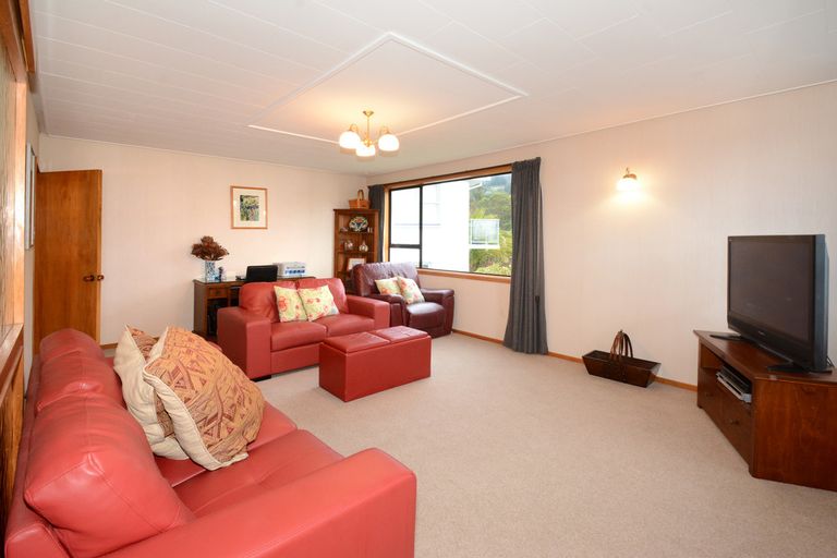 Photo of property in 35 Pioneer Crescent, Helensburgh, Dunedin, 9010