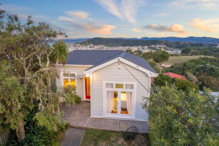 Photo of property in 28 Mortimer Terrace, Aro Valley, Wellington, 6021