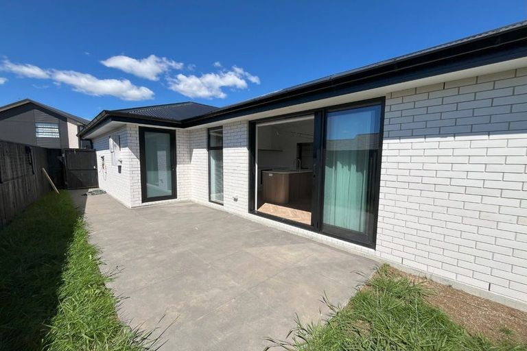 Photo of property in 25 Kenehi Road, Karaka, 2124