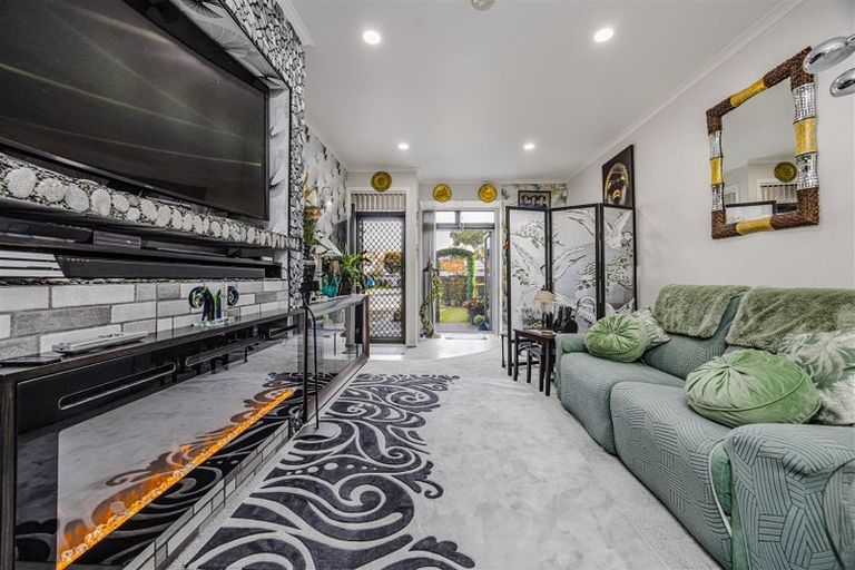 Photo of property in Tuscany Towers, 12/1 Ambrico Place, New Lynn, Auckland, 0600