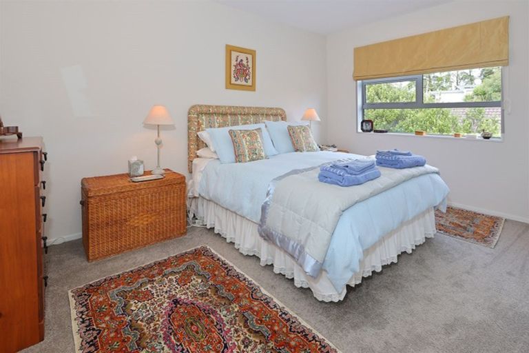 Photo of property in 114 Lake Panorama Drive, Henderson Valley, Auckland, 0612