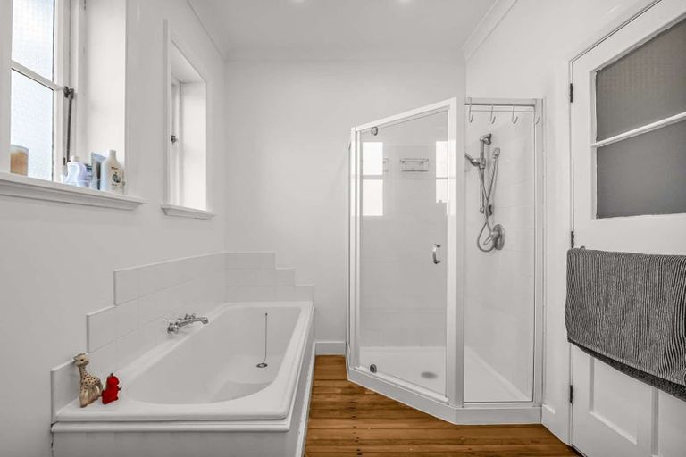 Photo of property in 121 Selwyn Street, Somerfield, Christchurch, 8024