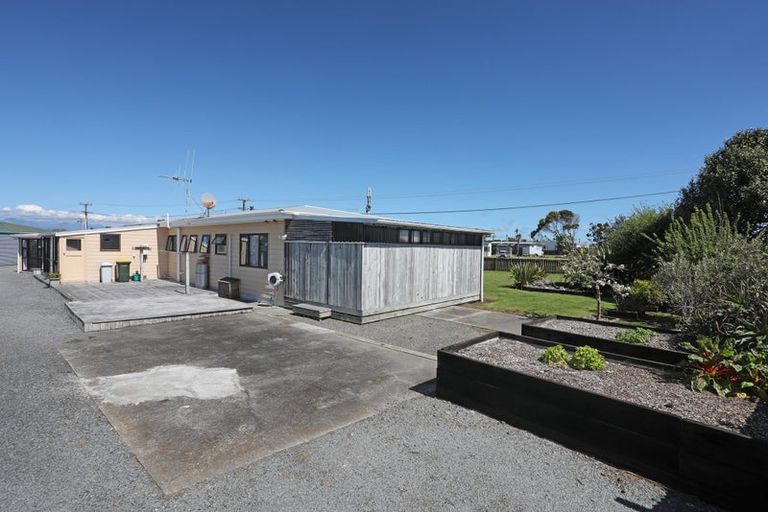Photo of property in 75 Seabury Avenue, Foxton Beach, Foxton, 4815
