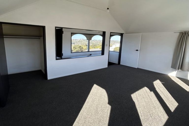 Photo of property in 112 Akaroa Drive, Maupuia, Wellington, 6022