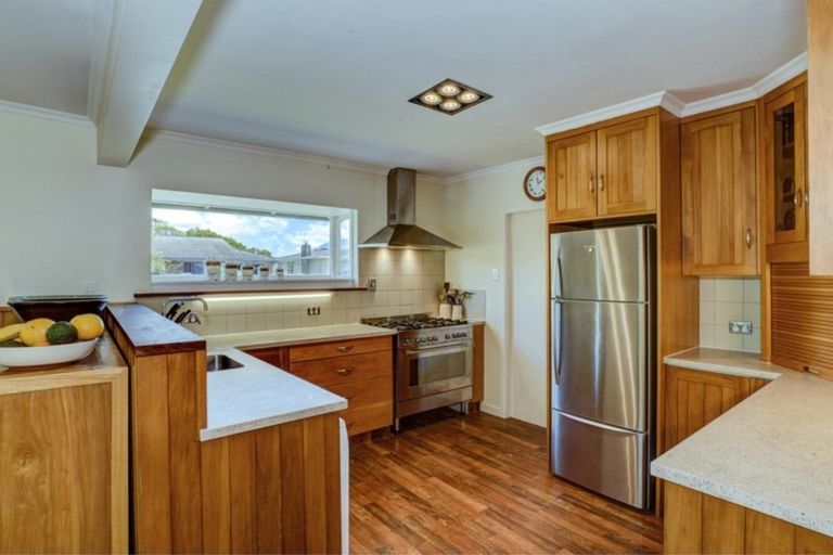 Photo of property in 4 Smith Road, Merrilands, New Plymouth, 4312
