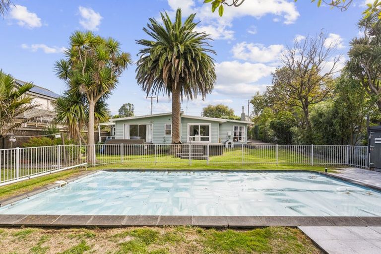 Photo of property in 36 Golf Road, Paraparaumu Beach, Paraparaumu, 5032