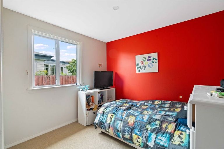Photo of property in 51 Winters Road, Redwood, Christchurch, 8051