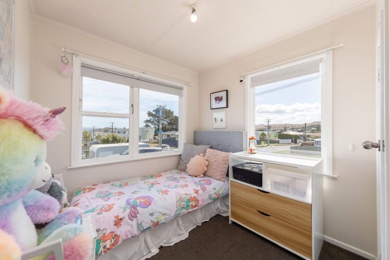 Photo of property in 96 Sievers Grove, Cannons Creek, Porirua, 5024