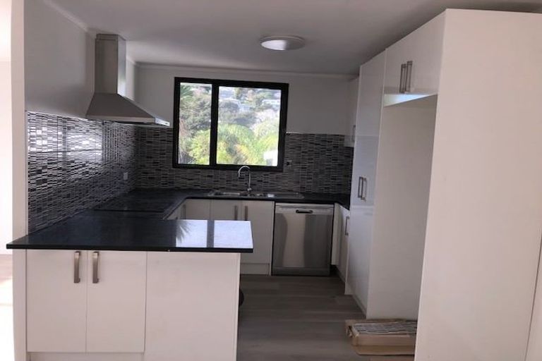 Photo of property in 30 Devonshire Road, Unsworth Heights, Auckland, 0632