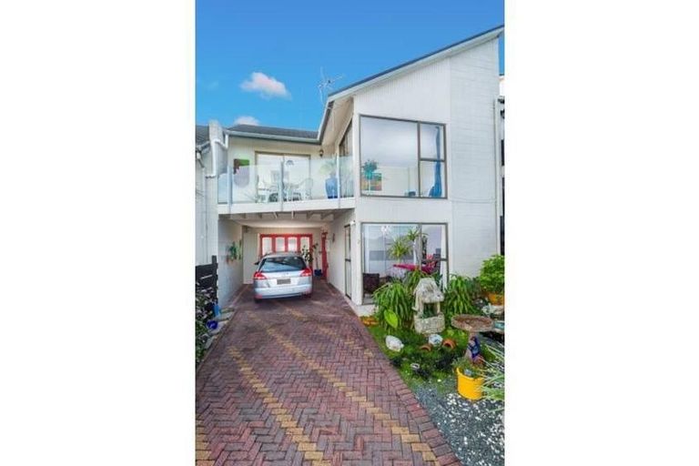 Photo of property in 3/22 Mariposa Crescent, Birkenhead, Auckland, 0626