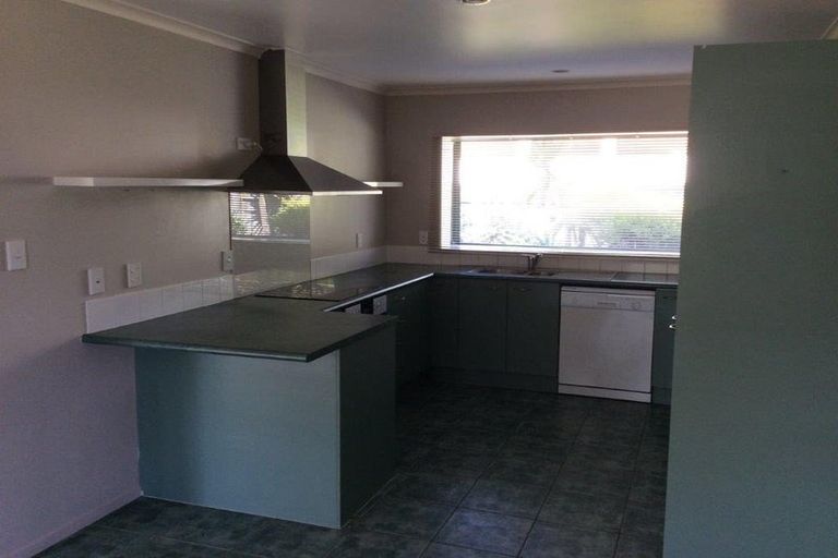 Photo of property in 2 Baltic Place, Goodwood Heights, Auckland, 2105