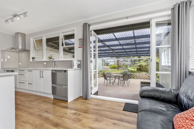 Photo of property in 48 Tiroroa Avenue, Te Atatu South, Auckland, 0610